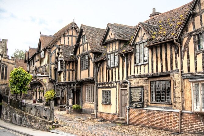Warwick Self-Guided Immersive Audio Walking Tour - Stop 1: Castle Bridge, the River Avon view sets the tone