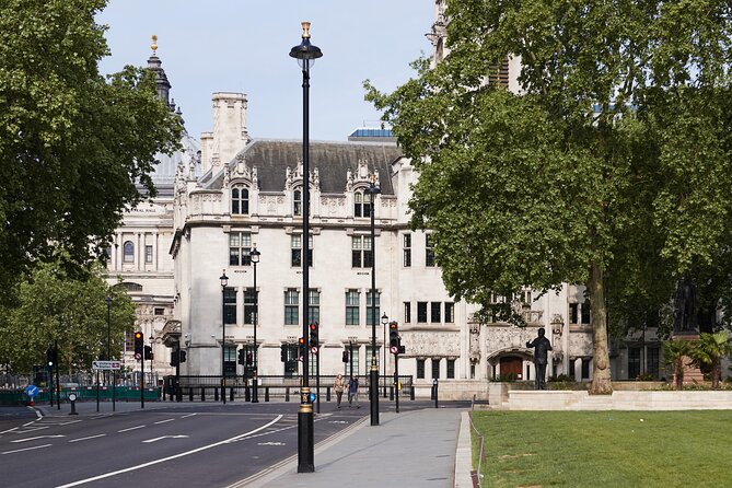 Westminster Famous Sites Self-Guided Audio Walking Tour - Stop 4: The Oliver Cromwell Statue, England’s power shifts made human