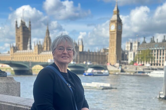 Westminster Highlights Black Cab Tour with Hotel Pick Up - Piccadilly Circus, Hyde Park Corner, and Trafalgar Square: London at full volume
