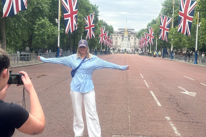 Westminster Highlights Black Cab Tour with Hotel Pick Up - London Eye and Westminster Bridge: finishing along the river