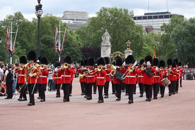 Westminster Small Group Guided Tour with Changing of the Guard - A fast, focused loop of Westminster and the guards ceremony