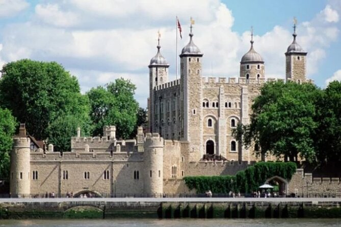 Westminster Walking Tour, River Cruise & Tower of London Entry - Guide style and the small-group advantage