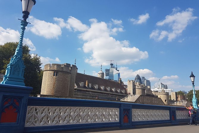 Westminster Walking Tour & Visit The Tower of London - Trafalgar Square to Horse Guards Parade: icons, photos, and quick context