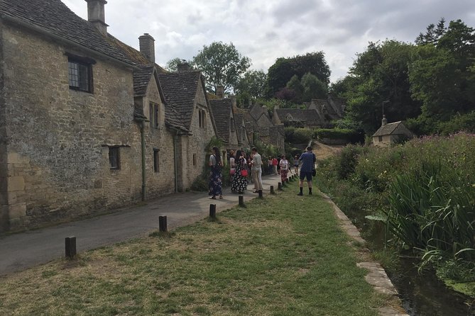 Whisky and Gin Private Tour in the Cotswolds with Driver Guide - Who should book this whisky and gin Cotswolds private tour?