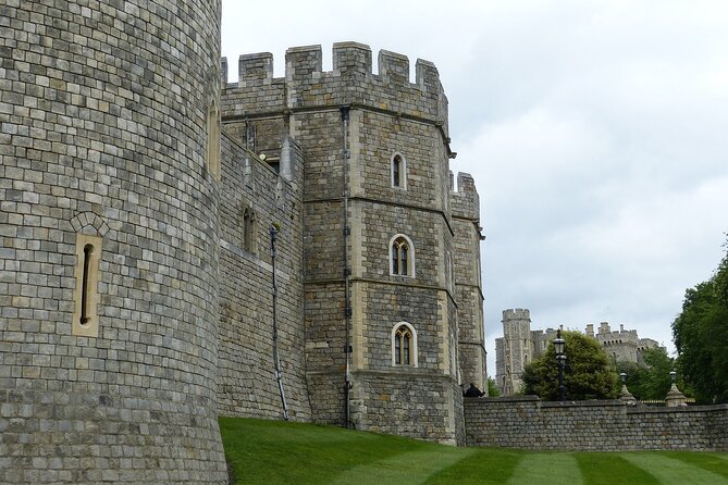 Windsor Castle, Bath and Stonehenge Tour - Stonehenge in 90 minutes: mystery with just enough room to breathe