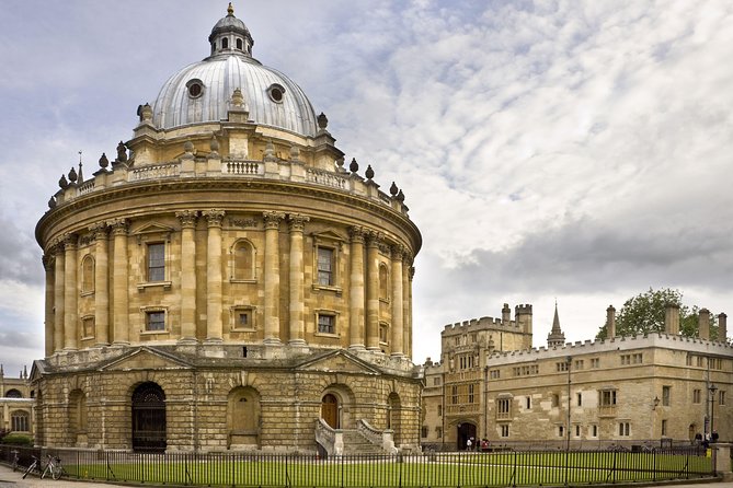 Windsor Castle, Stonehenge and Oxford Day Guided Tour from London - Coach Ride Comfort, Timing Control, and the Role of Your Guide