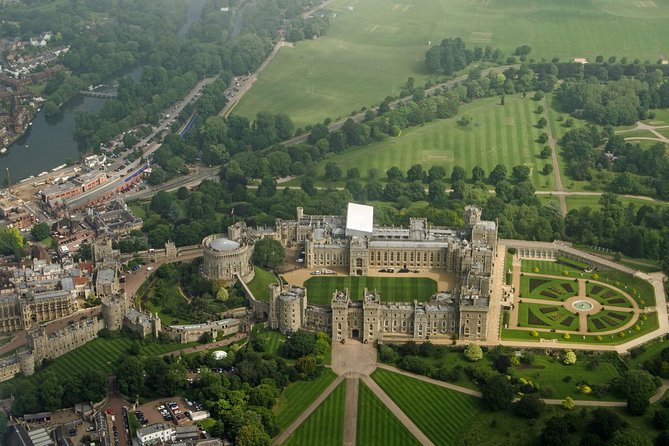 Windsor Castle Tour from London with Transportation & Audio Guide - Practical tips that can save your day