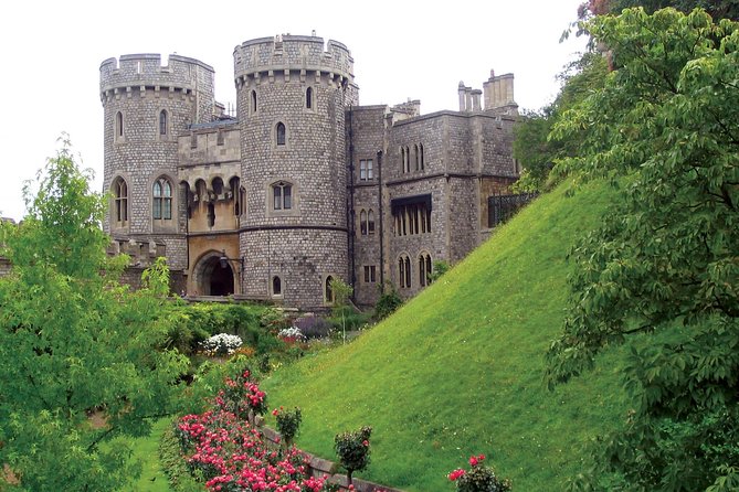 Windsor Castle Tour from London with Transportation & Audio Guide - Value add beyond the castle: driving commentary and small comforts