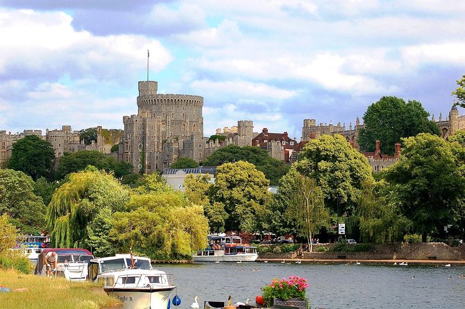 Windsor, Stonehenge and Bath Day Trip from London Spanish - Windsor Castle visits that actually show you the inside story