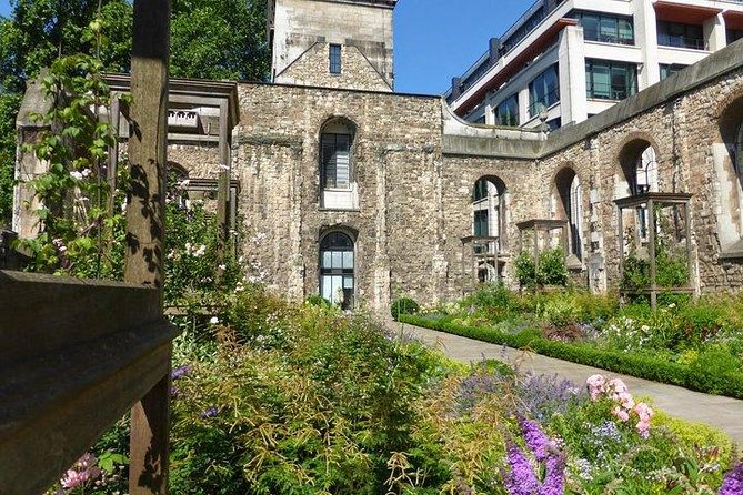 WW2 London Blitz Private Tour - Parliament Square air-raid shelter clues and the Churchill story in plain sight