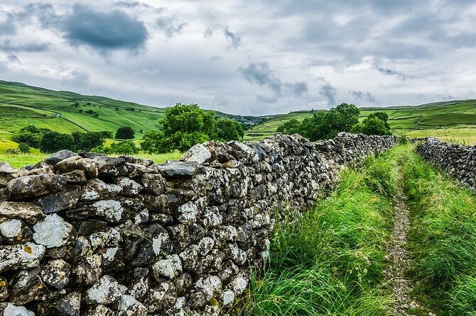 Yorkshire Dales Tour App, Hidden Gems Game and Big Britain Quiz (7 Day Pass) UK - Your route from hundreds of map pins: how to choose well